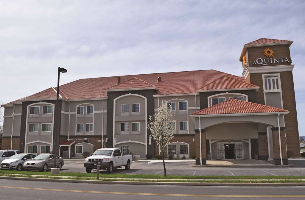 La Quinta By Wyndham Chambersburg Hotel Exterior foto